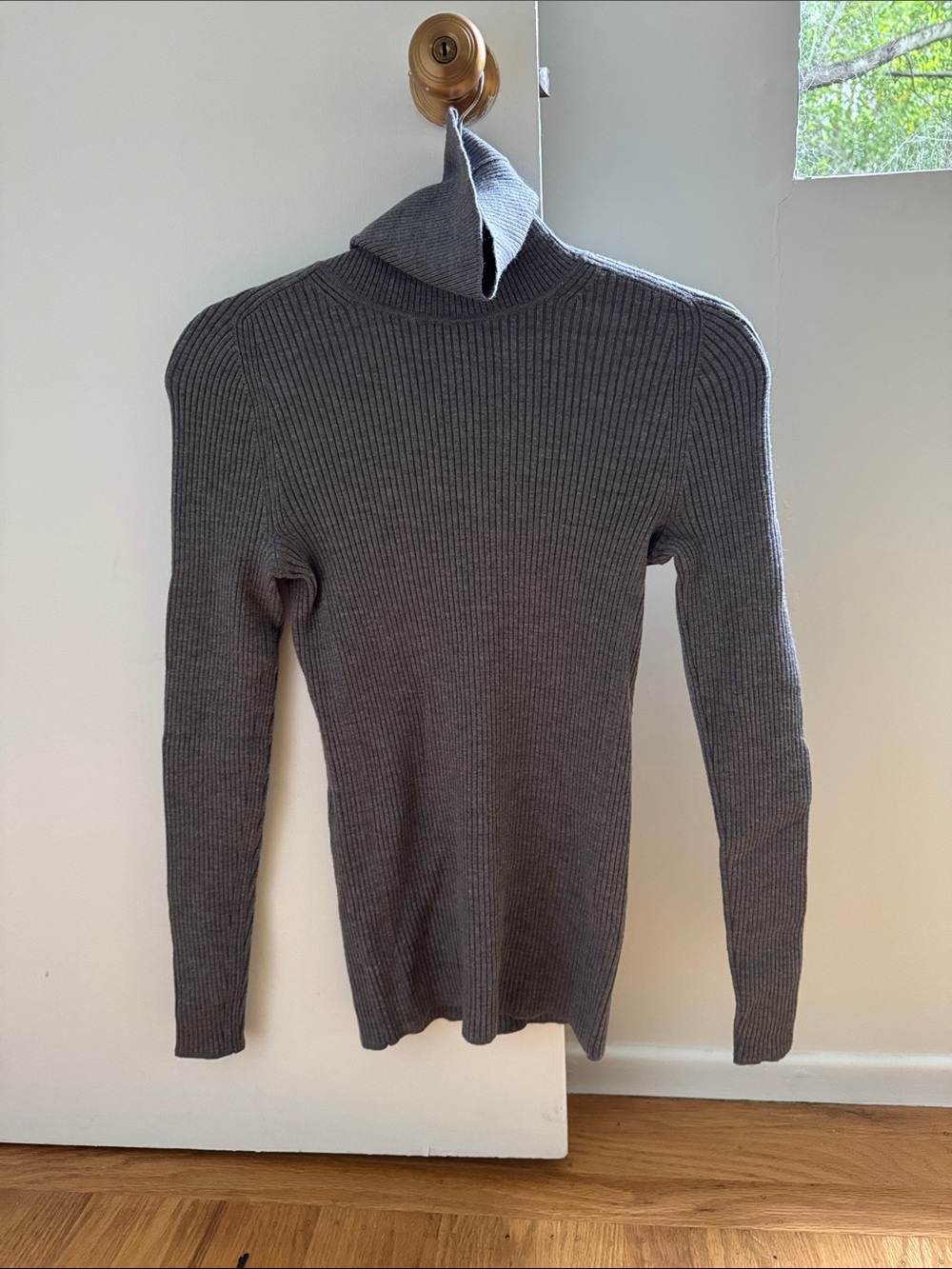 Everlane Gray Ribbed Women's Turtleneck Sweater
